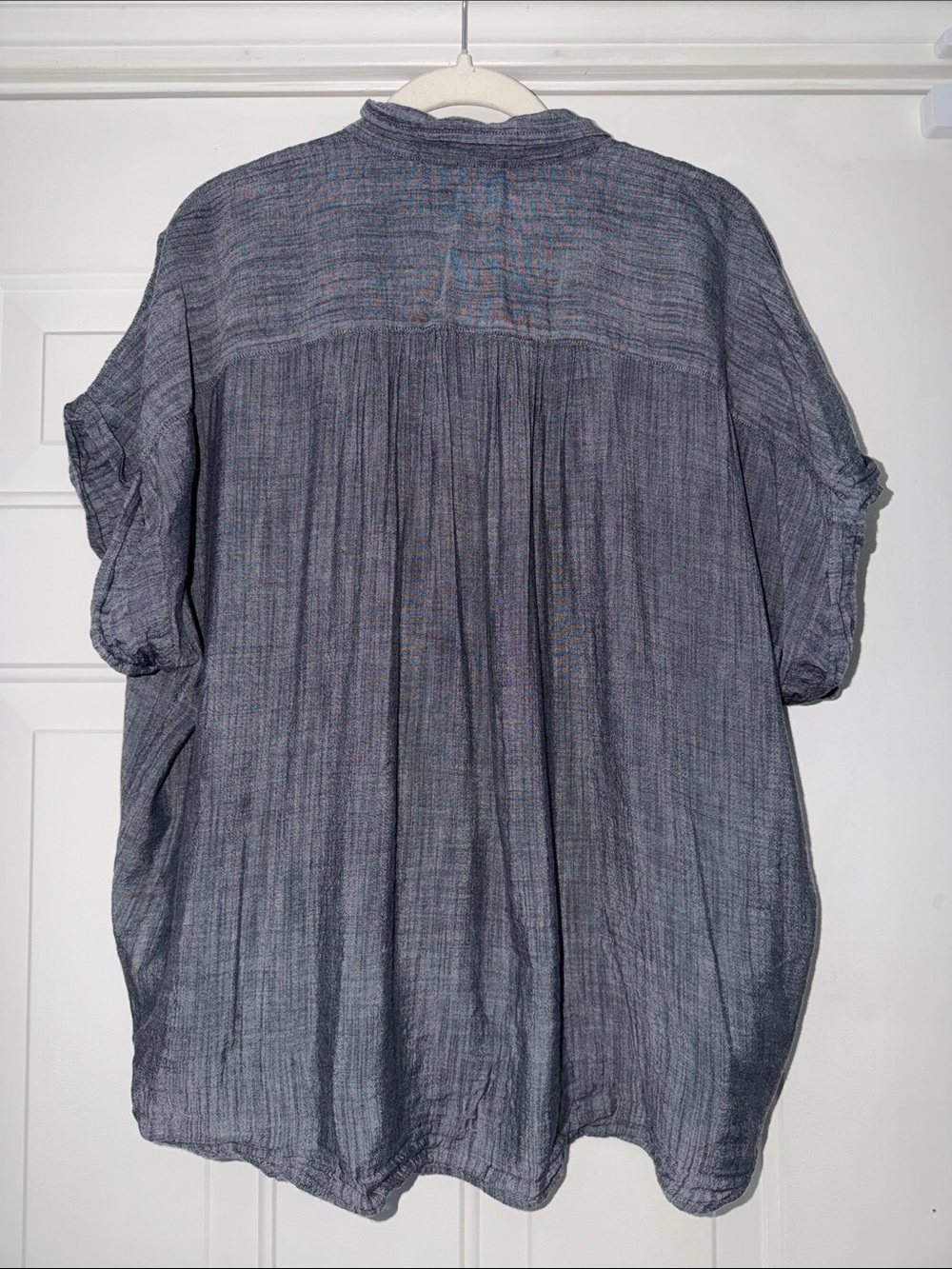 GAP Women's Short-Sleeve Button-Down Shirt in Charcoal Blue. Lightweight gauzy - Picture 3 of 3